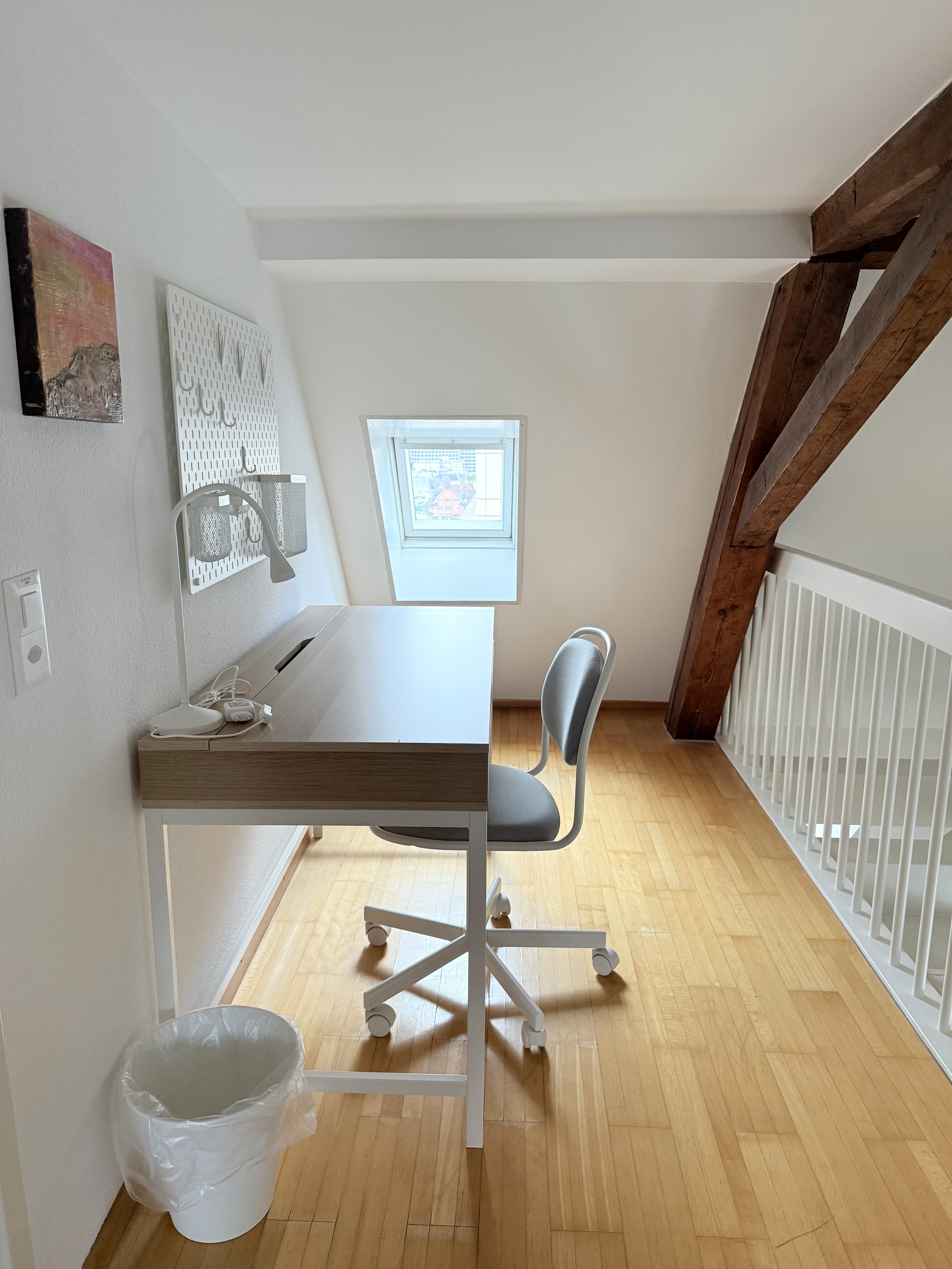 Galerie mit Arbeitsplatz